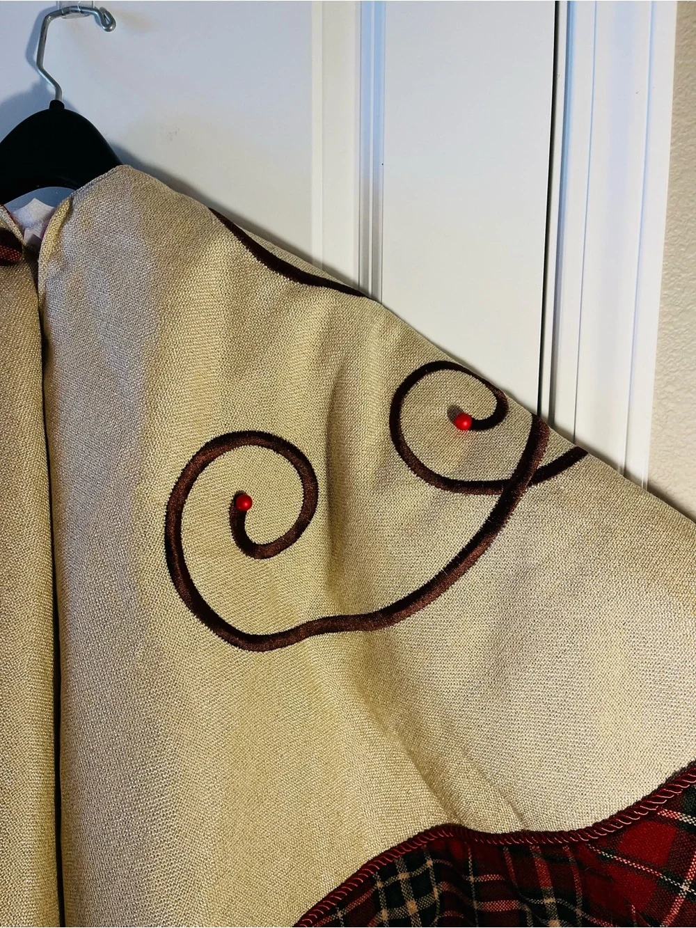 Pier 1 Woodland Reindeer Cream and Red Plaid Rustic Christmas Tree Skirt